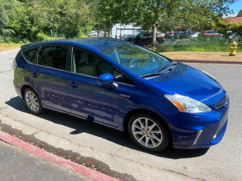 2012 Toyota Prius v Five