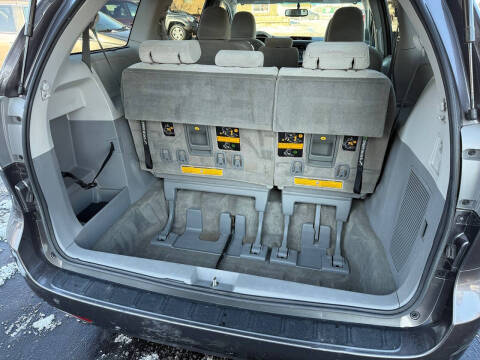 2012 Toyota Sienna LE 8-Passenger