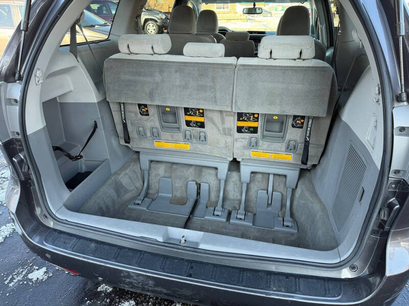 2012 Toyota Sienna LE 8-Passenger