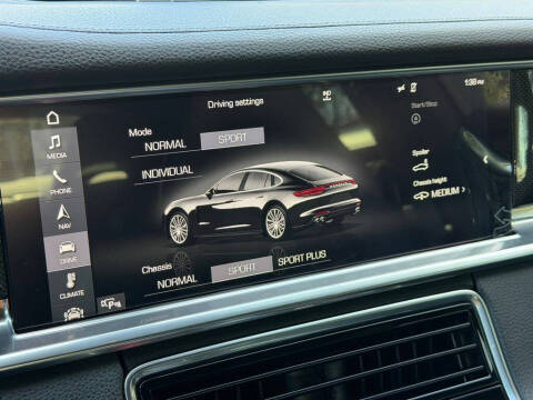 2017 Porsche Panamera 4