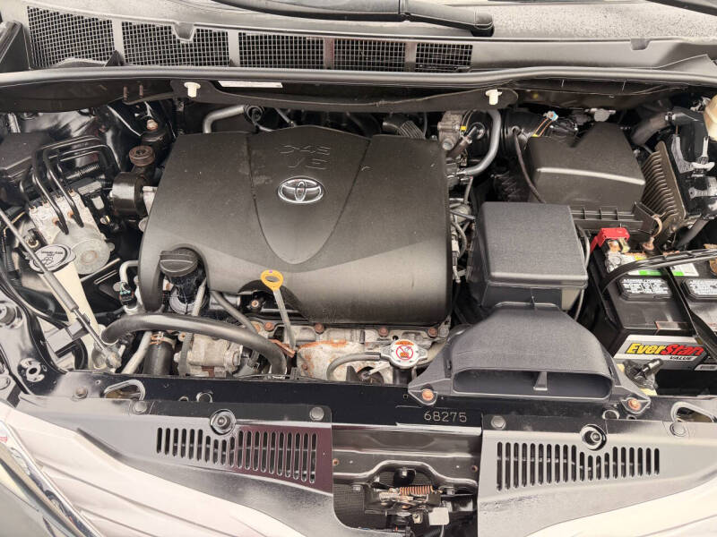 2017 Toyota Sienna XLE Premium 8-Passenger