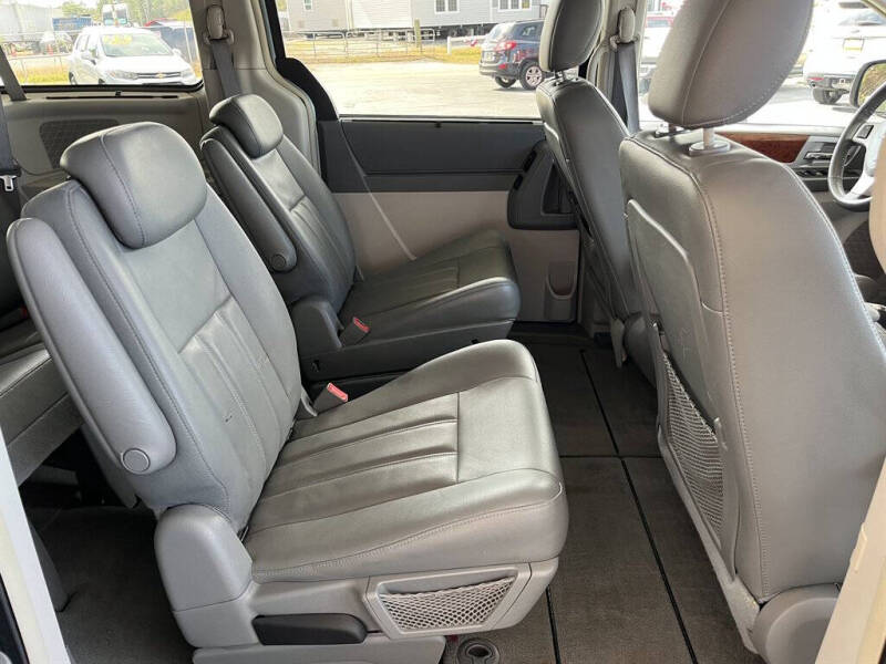 2009 Chrysler Town and Country Touring