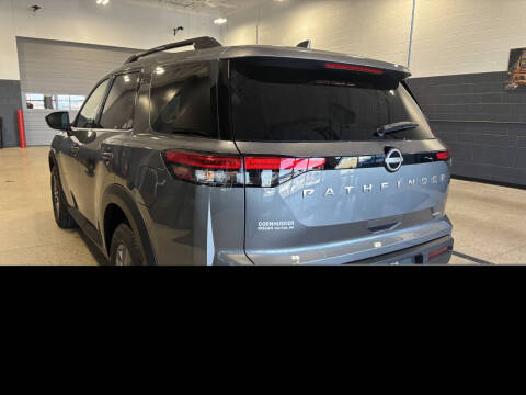 2025 Nissan Pathfinder SV