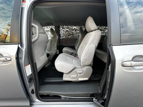 2015 Toyota Sienna LE 7-Passenger