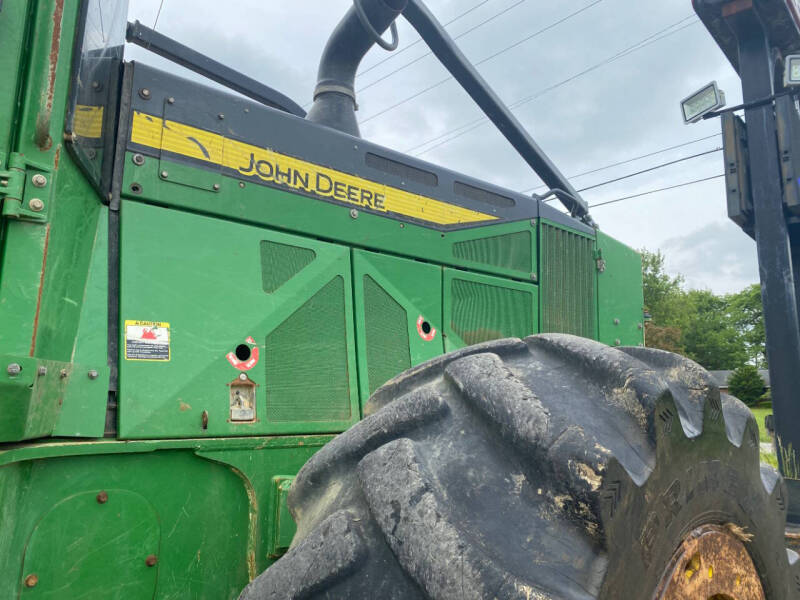 2017 John Deere 748L