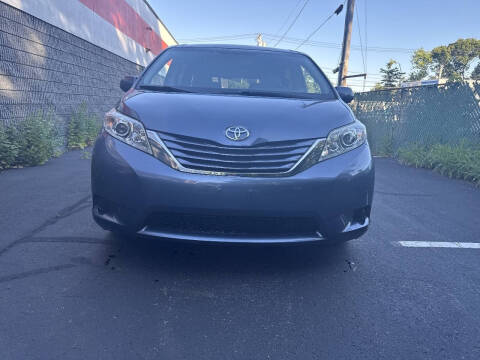 2017 Toyota Sienna LE 7-Passenger
