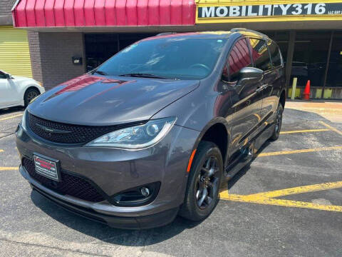 2020 Chrysler Pacifica Touring L