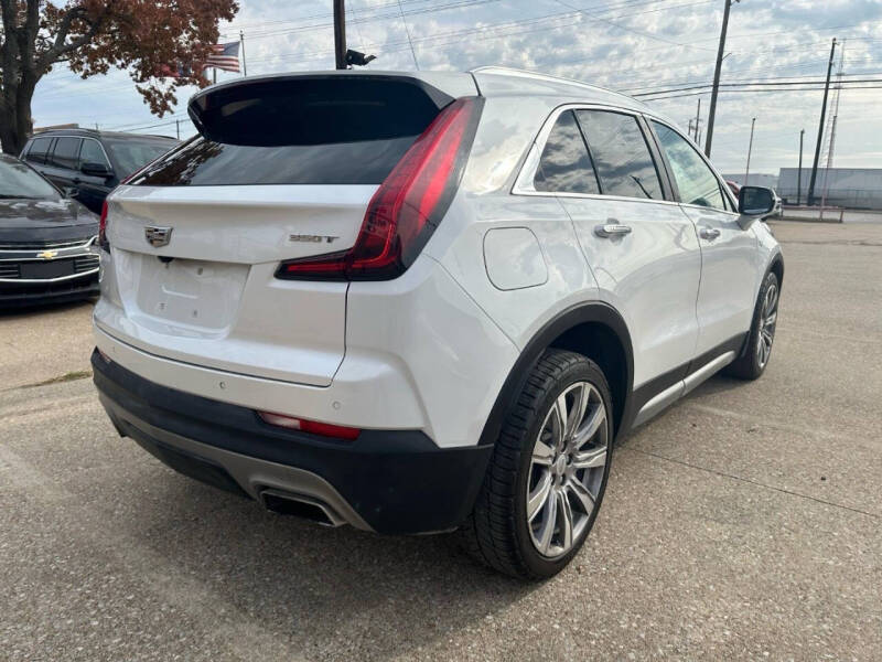 2022 Cadillac XT4 Premium Luxury