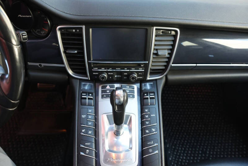2011 Porsche Panamera 4