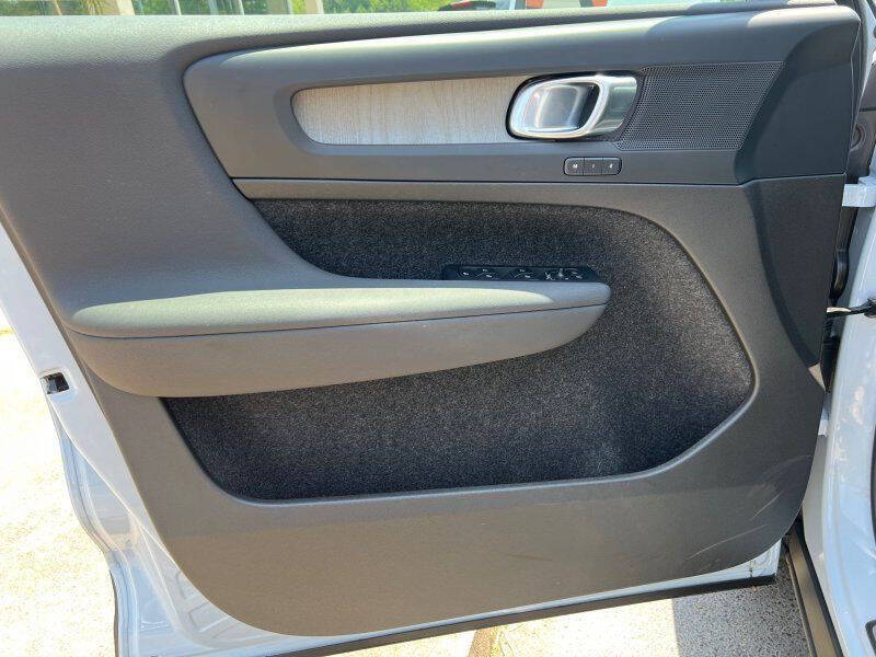 2024 Volvo XC40 B5 Plus Bright Theme