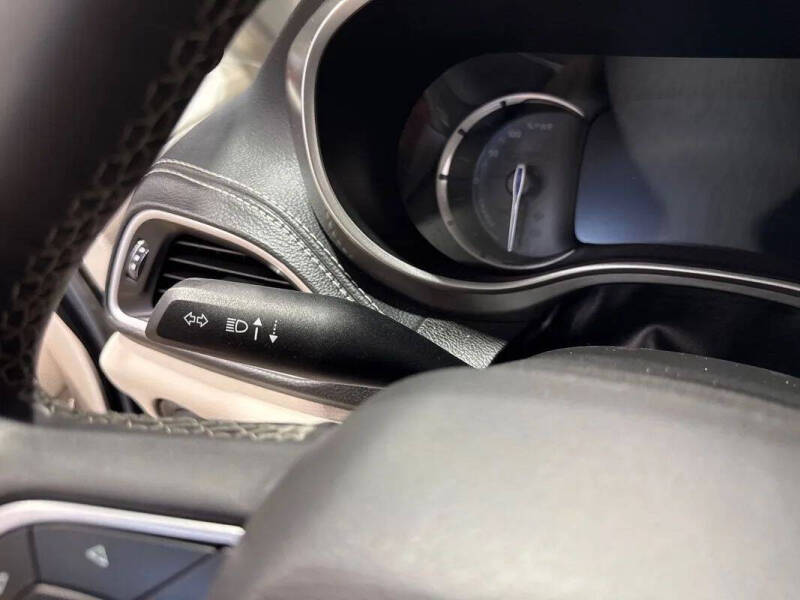 2024 Chrysler Pacifica Plug-In Hybrid Select