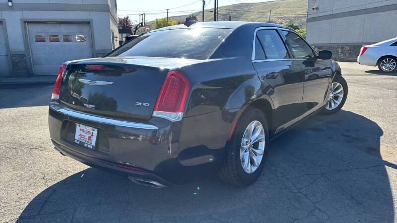 2016 Chrysler 300
