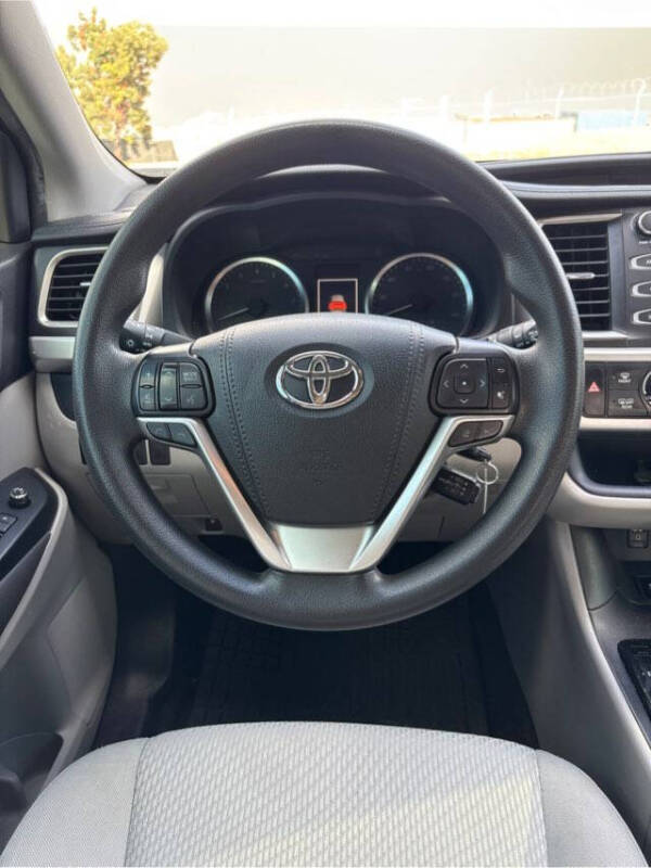 2019 Toyota Highlander LE