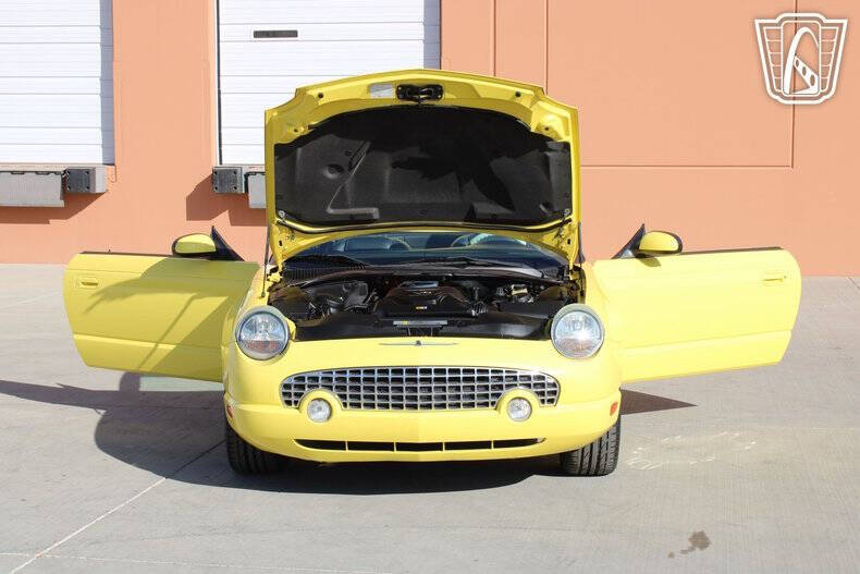 2004 Ford Thunderbird Deluxe