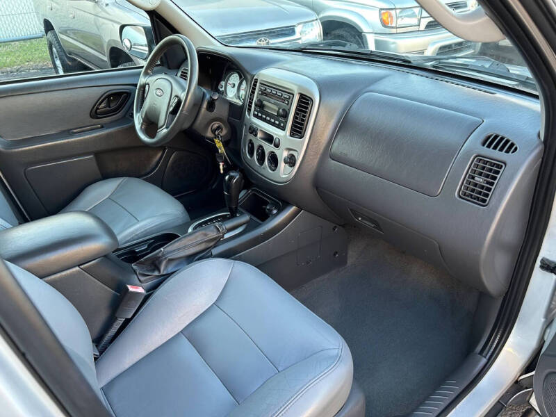 2005 Ford Escape XLT