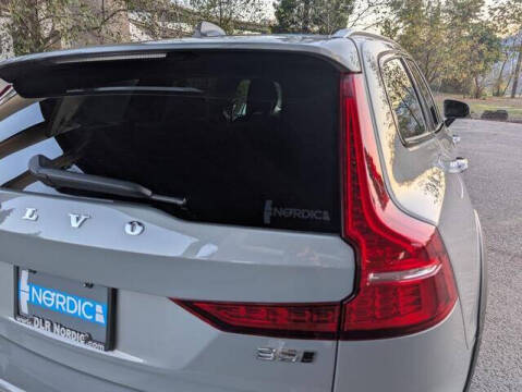 2025 Volvo V60 Cross Country B5 Plus