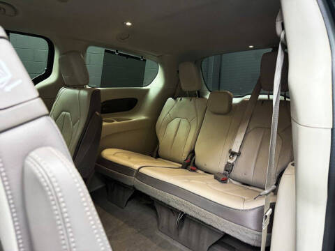 2017 Chrysler Pacifica Touring-L Plus