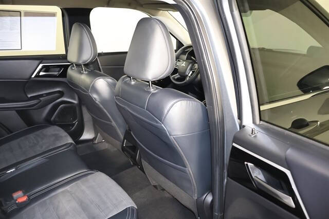 2023 Mitsubishi Outlander SE