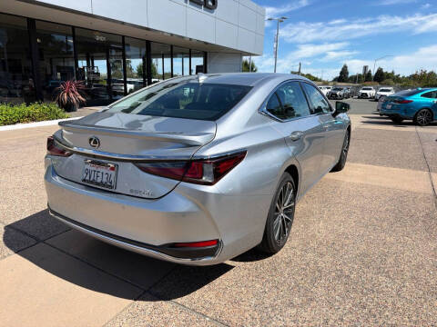 2025 Lexus ES 300h