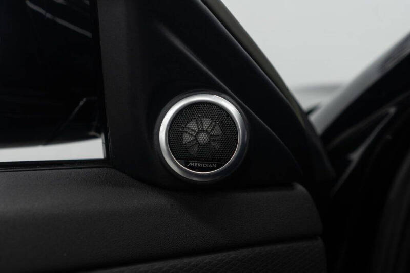 2023 Land Rover Range Rover Evoque P300 R-Dynamic HST