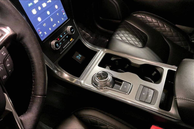 2024 Ford Edge Titanium