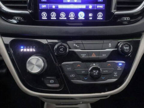 2017 Chrysler Pacifica Touring-L Plus