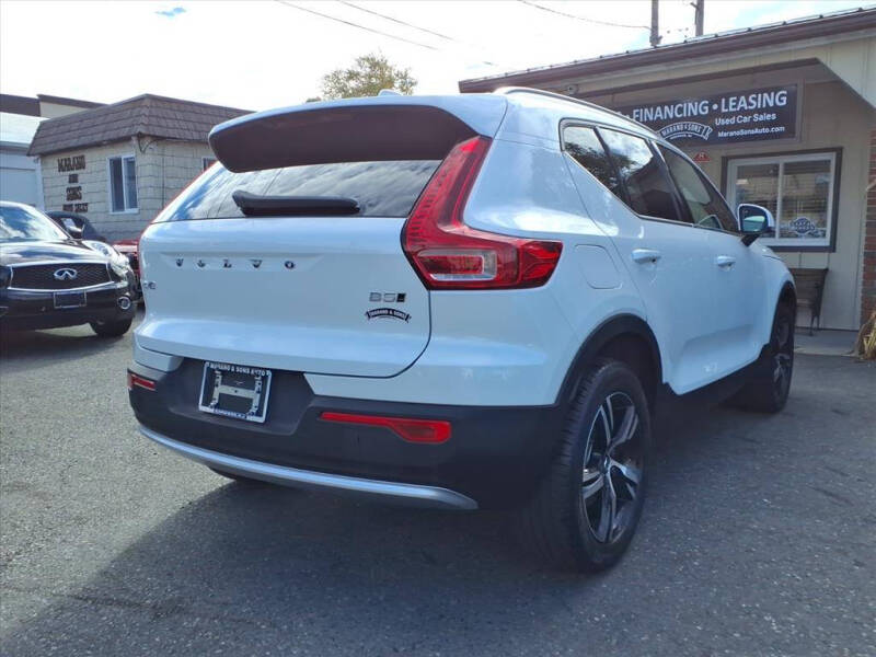 2025 Volvo XC40 B5 Core Bright Theme