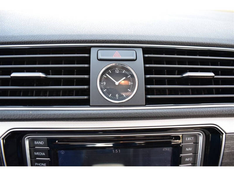 2017 Volkswagen Passat 1.8T SEL Premium