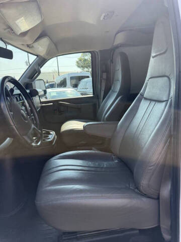 2023 GMC Savana 2500