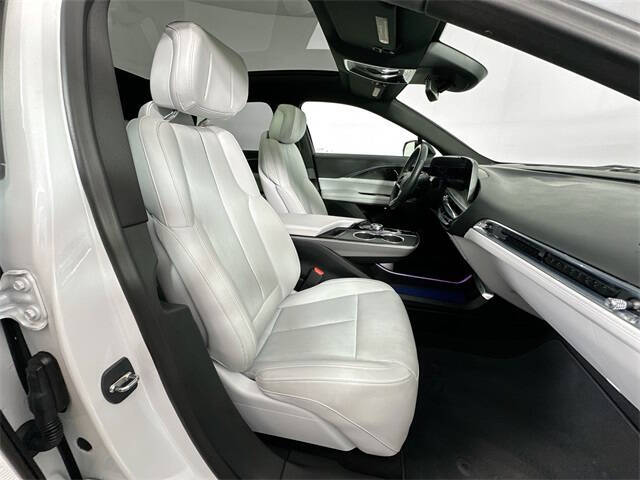 2024 Cadillac LYRIQ Luxury 1