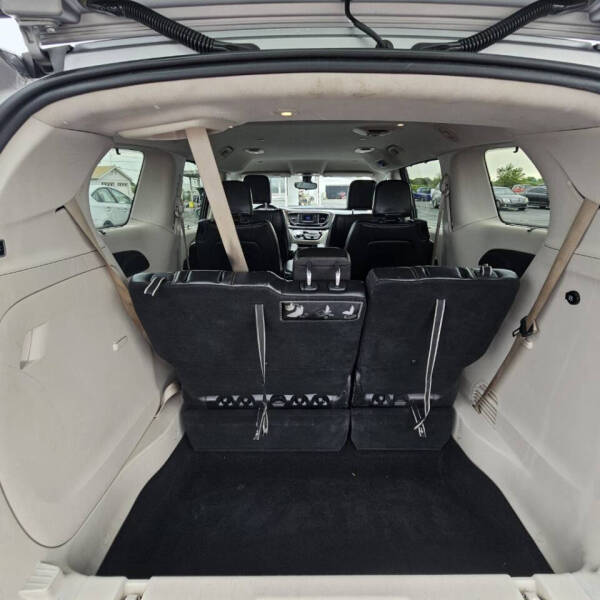2017 Chrysler Pacifica Touring-L