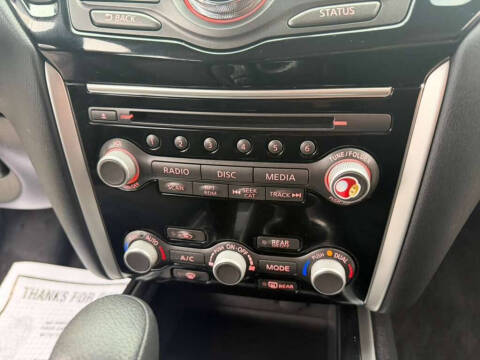 2017 Nissan Pathfinder SV