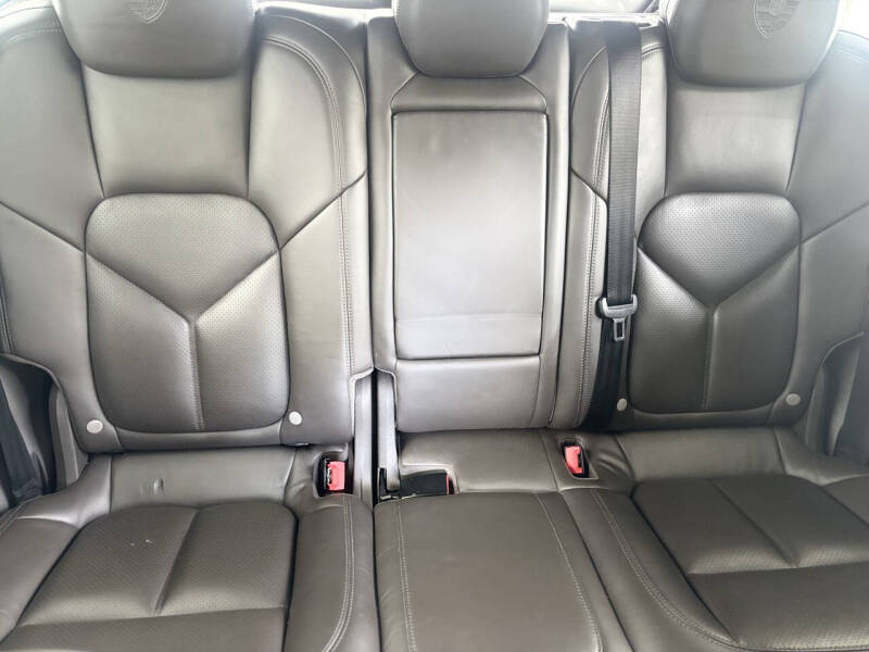 2017 Porsche Cayenne Platinum Edition