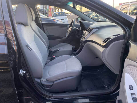 2012 Hyundai Accent GS