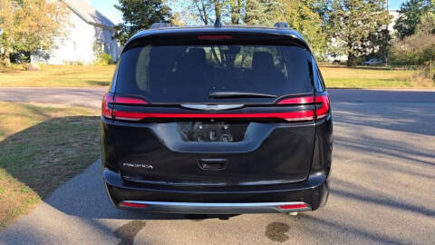 2022 Chrysler Pacifica Touring L