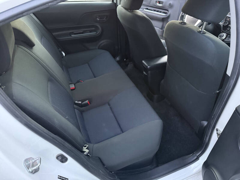 2016 Toyota Prius c Three