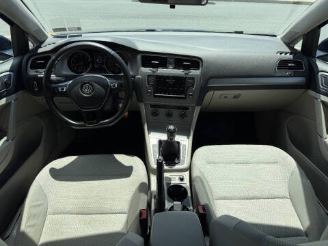 2016 Volkswagen Golf TSI S