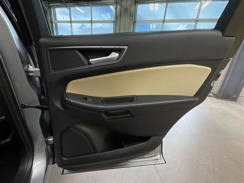2020 Ford Edge SE