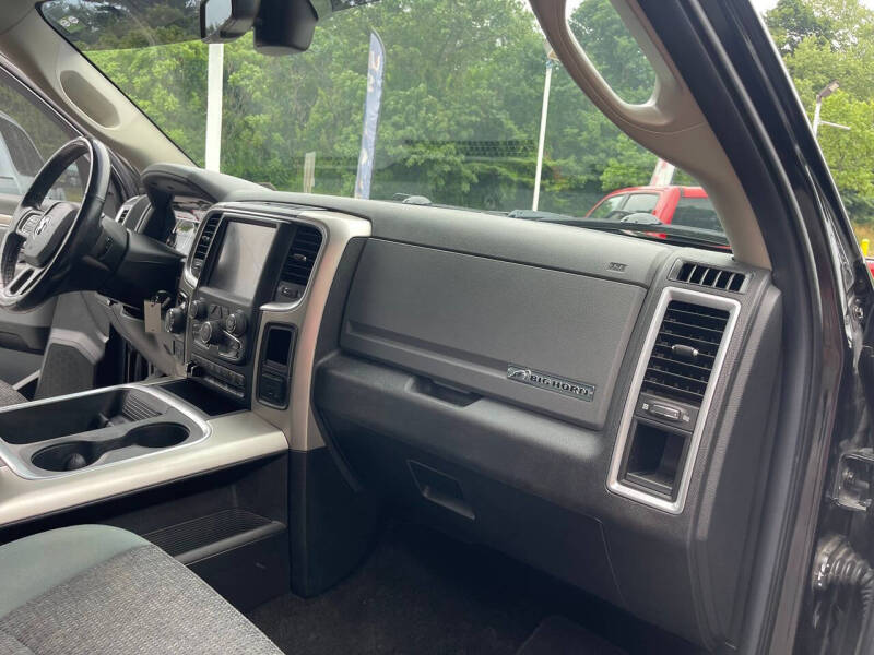 2016 RAM 1500 SLT