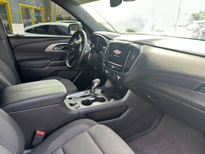 2023 Chevrolet Traverse LT Cloth