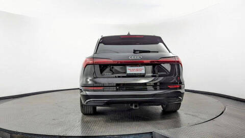 2022 Audi e-tron quattro Premium