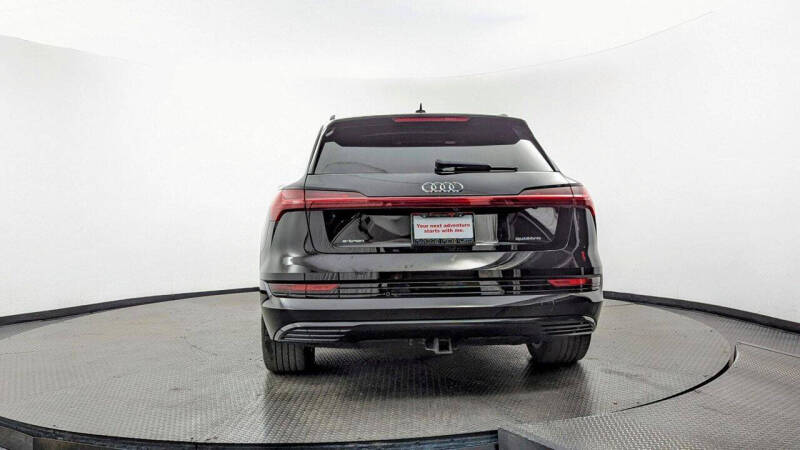 2022 Audi e-tron quattro Premium