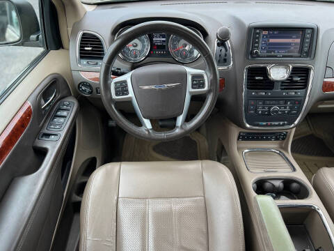 2013 Chrysler Town and Country Touring-L
