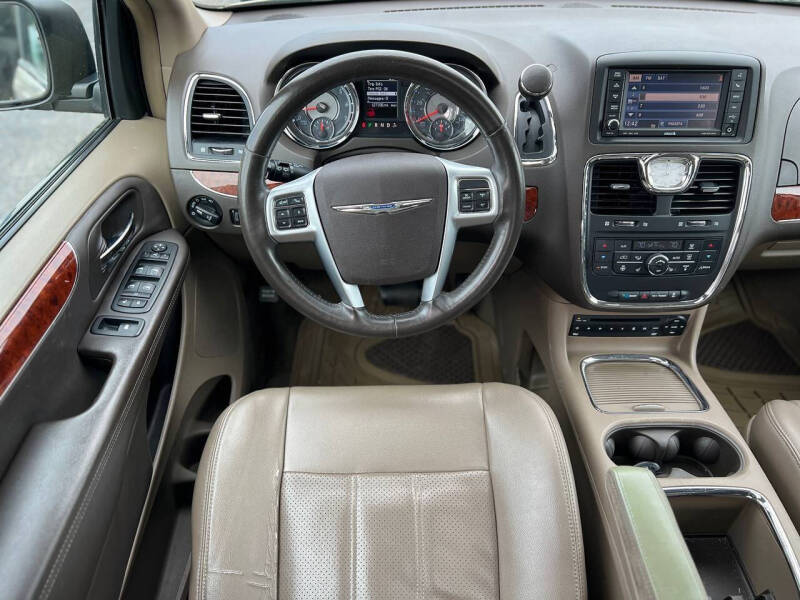 2013 Chrysler Town and Country Touring-L