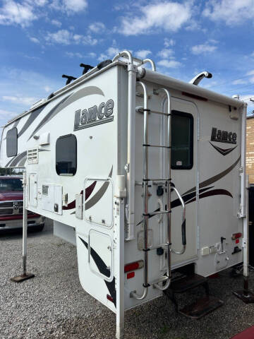 2019 Lance 825
