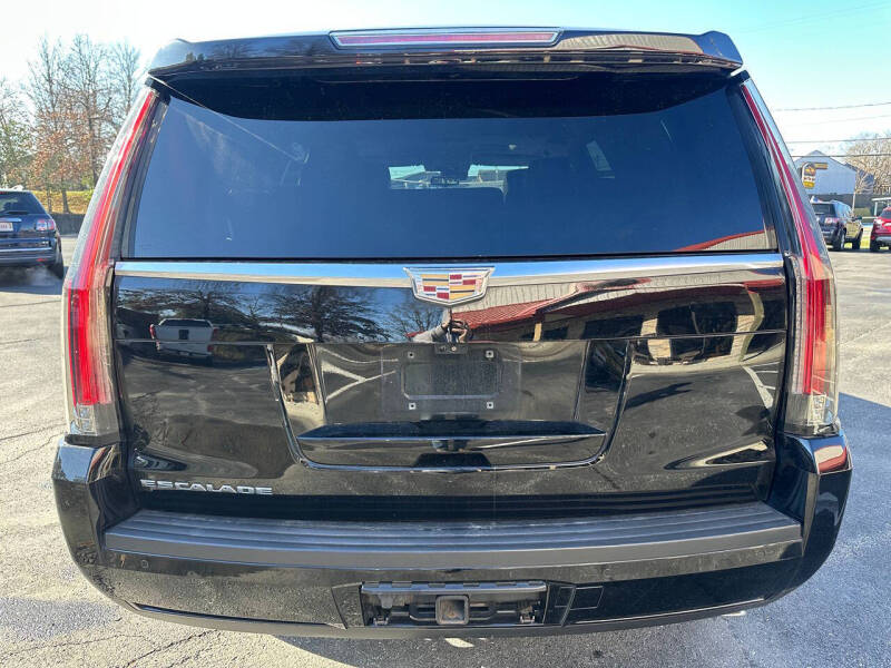 2017 Cadillac Escalade Luxury