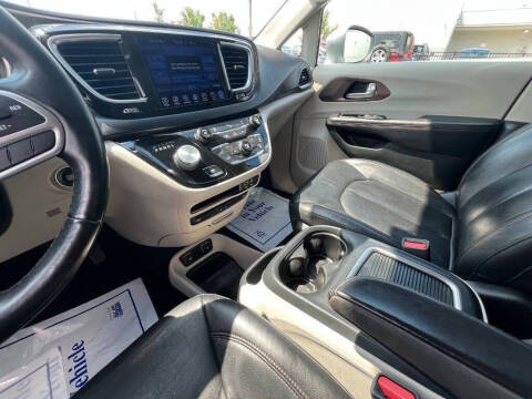 2017 Chrysler Pacifica Touring-L Plus