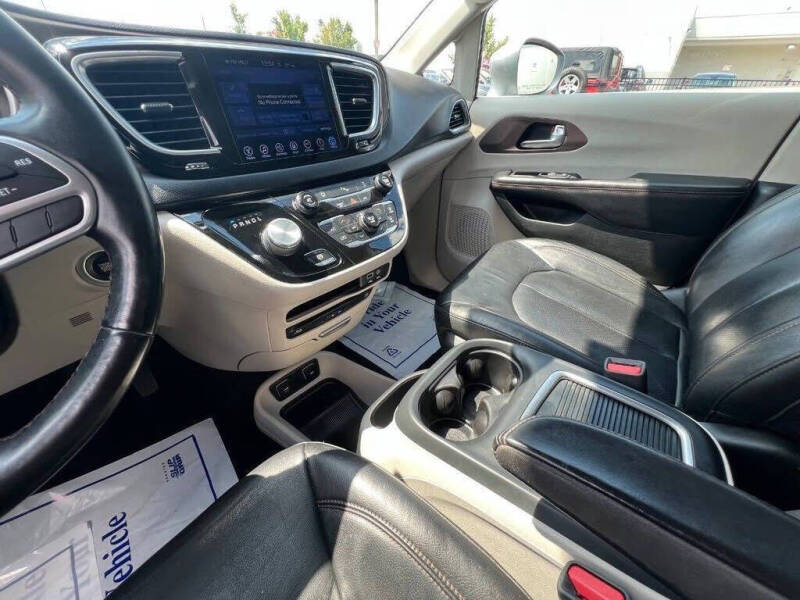 2017 Chrysler Pacifica Touring-L Plus