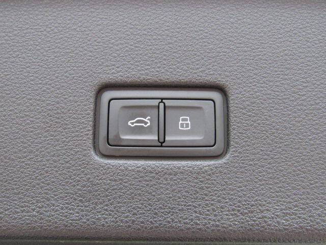 2022 Audi Q8 quattro Premium 55 TFSI