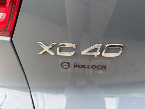 2023 Volvo XC40 B5 Plus Dark Theme